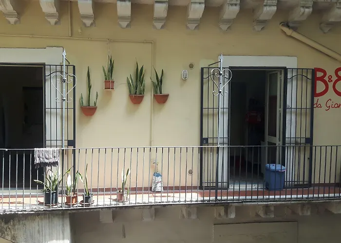 Hotel familiare: Da Gianni E Lucia Rooms With Bathroom In The City Center